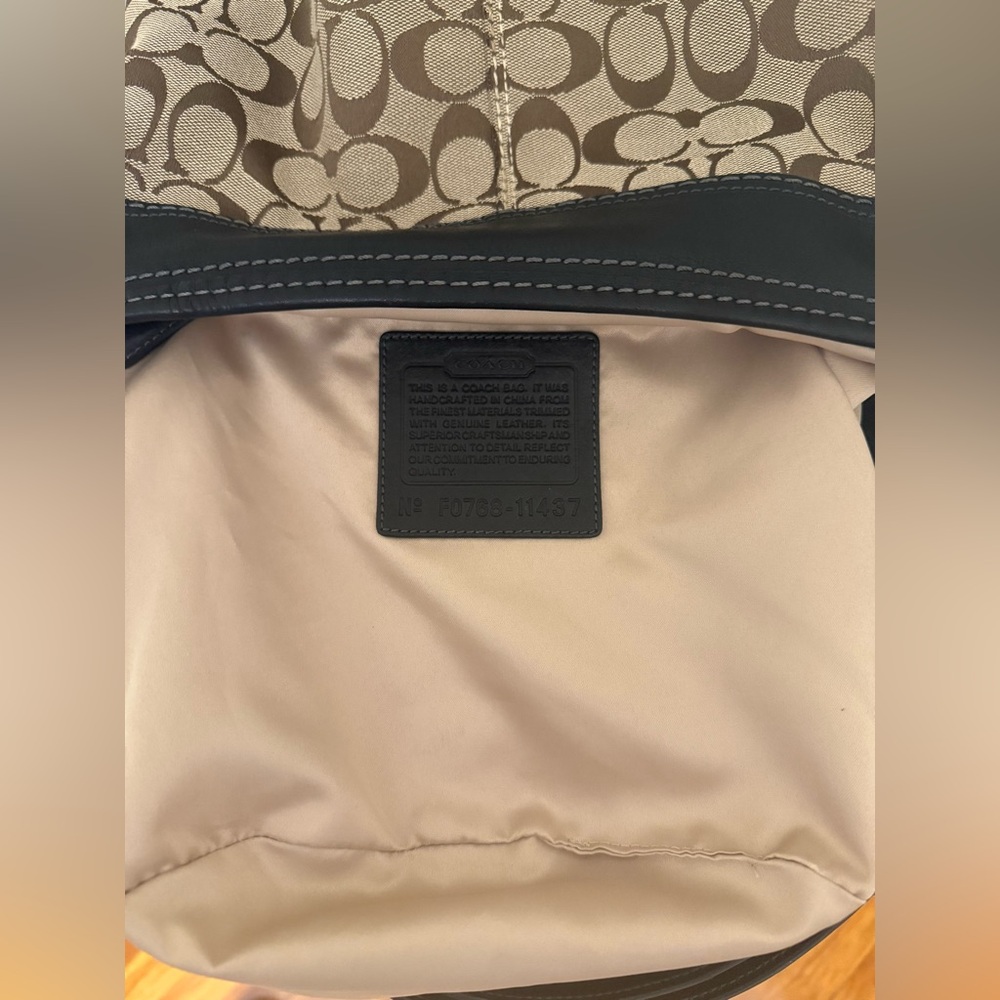 Coach Bleecker Signature Hobo Bag. 2007 - Picture 2 of 16